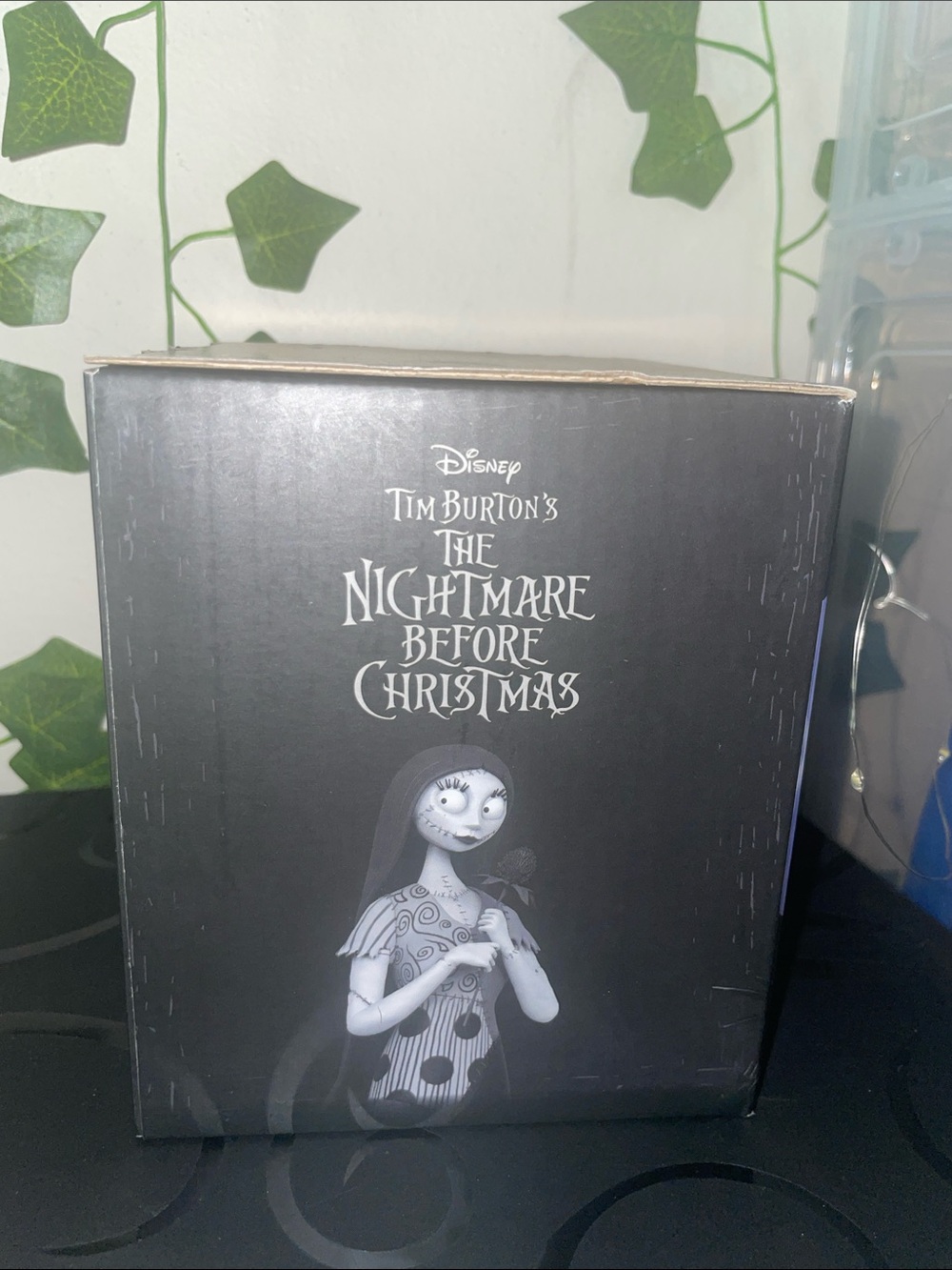 Tim Burton's The Nightmare Before Christmas Collectible Box - Black - Picture 4 of 4